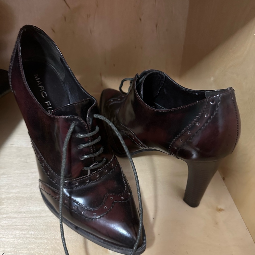 Women’s brown Marc Fisher brogue heels size 8